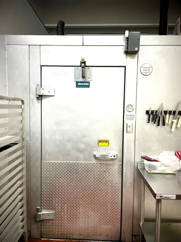 Commercial walk-in cooler service